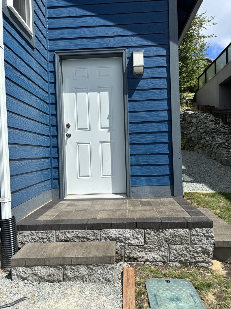 Paver entry landing and steps built by ZNS Landscaping